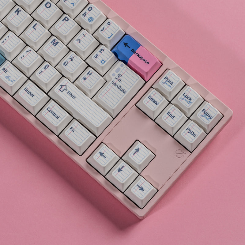 Remplace ton vieux stylo plume qui fuit par ce set de keycaps qui ne fait pas de tâches d'encre et laisse libre cours à ta créativité. Règle et gommes fournies.