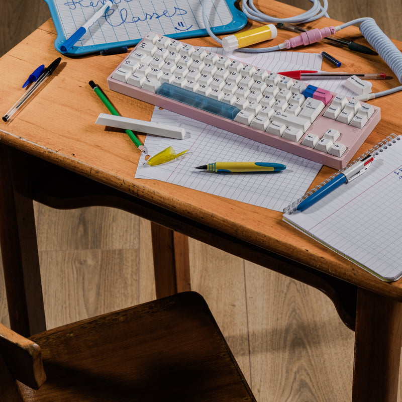 Replace your old, leaky fountain pen with this set of keycaps that won't smudge and lets your creativity run wild. Ruler and erasers included.